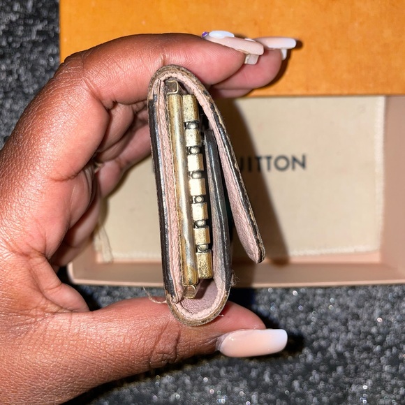 LOUIS VUITTON 6 Ring Key Holder - Picture 4 of 13